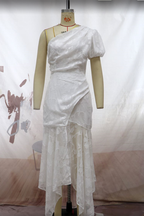 Elegante Abendkleider mit einfarbigem Patchwork und asymmetrischem schrägem Kragen 