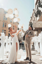 Obsessing – Langes, weißes Brautkleid mit One-Shoulder-Träger und ärmellosem Schlitz