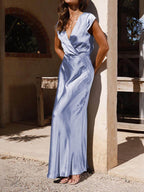 فستان حفلة بذيل السمكة من الساتان بلون صافي ورقبة على شكل حرف V لفصل الربيع/الصيف