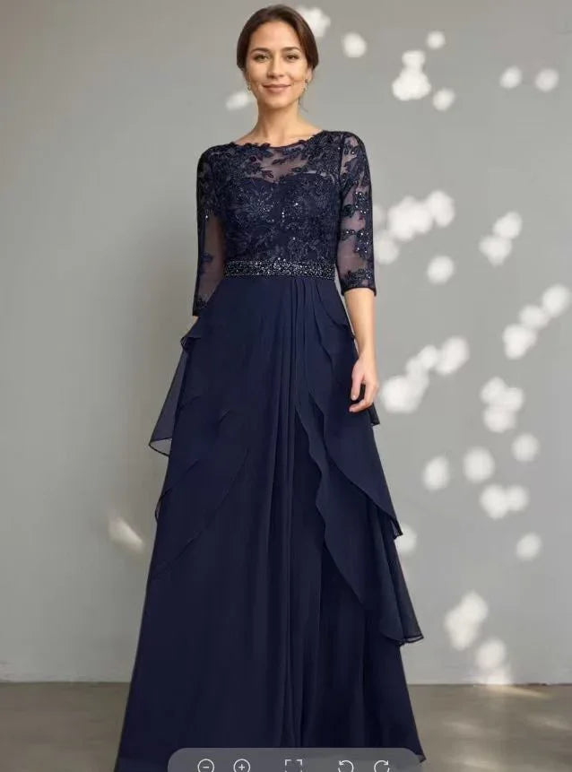 Vestido azul-marinho com renda e lantejoulas