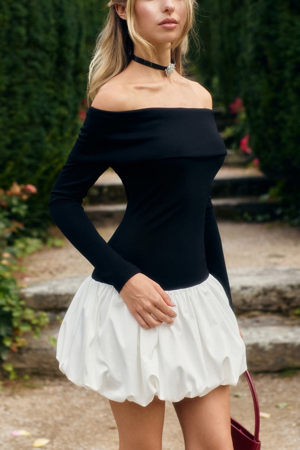 Langärmliges, schulterfreies Minikleid mit Puffärmeln 