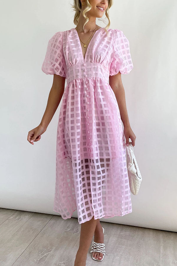 Remarkable Beauty – Midikleid aus quadratisch gemustertem Stoff mit Puffärmeln 