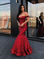 Abito lungo color bordeaux a sirena con paillettes e scollo a barca per ballo formale
