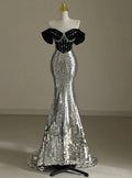 Vestido de fiesta y de noche plateado con lentejuelas de sirena, escote barco y abalorios Y7613