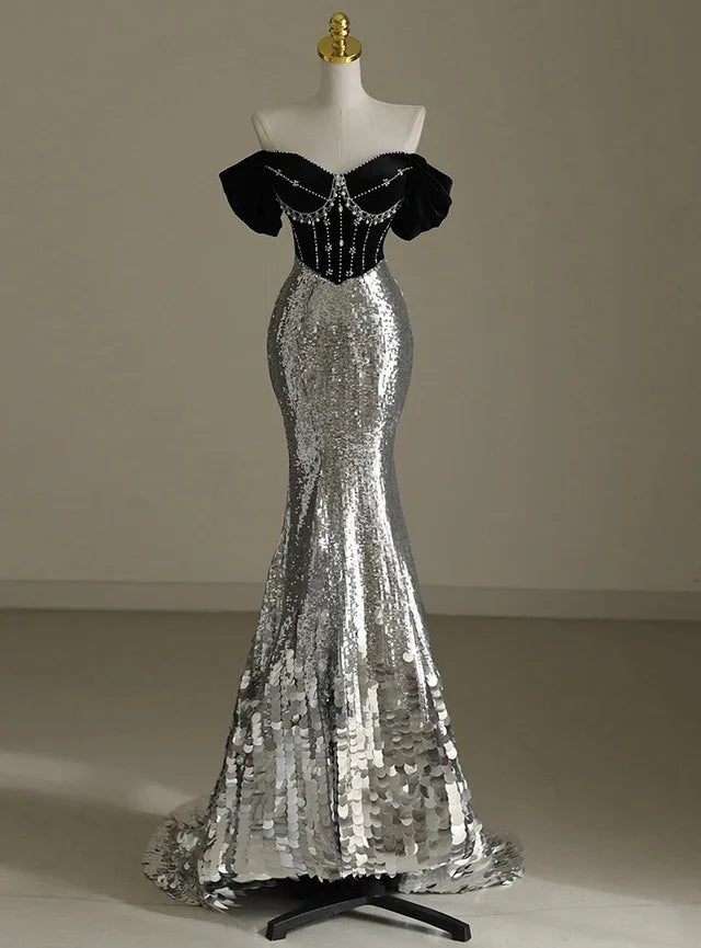 Vestido de fiesta y de noche plateado con lentejuelas de sirena, escote barco y abalorios Y7613
