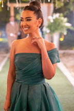 Langes, trägerloses Ballkleid in A-Linie mit einer Schulter, Schleife und Schlitz vorne