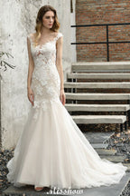 Vestido de novia de sirena con mangas cortas y encaje, blanco/marfil, con flores para jardín