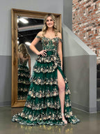Capri | Abito da sera verde con paillettes a cristallo, linea a principessa, scollatura a spalle scoperte e balze di pizzo