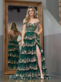 Capri | Abito da sera verde con paillettes a cristallo, linea a principessa, scollatura a spalle scoperte e balze di pizzo