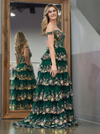 Capri | Abito da sera verde con paillettes a cristallo, linea a principessa, scollatura a spalle scoperte e balze di pizzo
