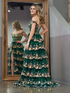 Capri | Abito da sera verde con paillettes a cristallo, linea a principessa, scollatura a spalle scoperte e balze di pizzo