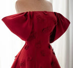 Vestido de Festa Elegante Borgonha com Flores 3D, Ombros Descobertos, Corte em A, Modelo Y7637