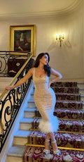 Abito da sera elegante con paillettes scintillanti e piume, modello a guaina, vestito da ballo Y7700