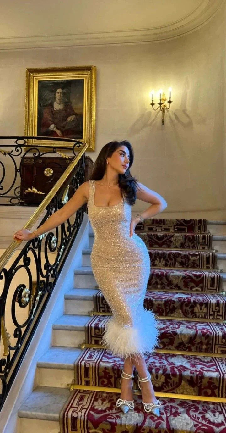 Abito da sera elegante con paillettes scintillanti e piume, modello a guaina, vestito da ballo Y7700