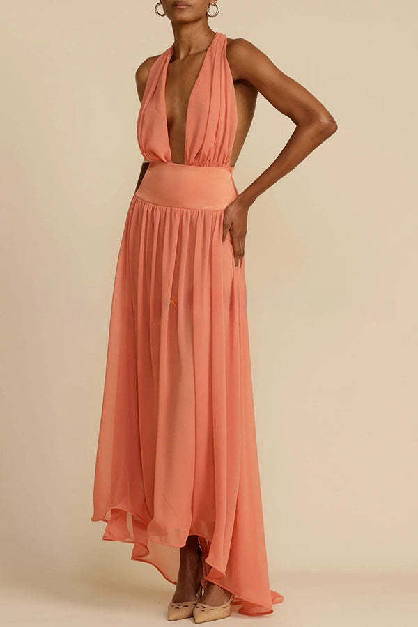 Weiblichkeit und Eleganz – Neckholder-Maxikleid mit freiem Rücken aus Tüll 