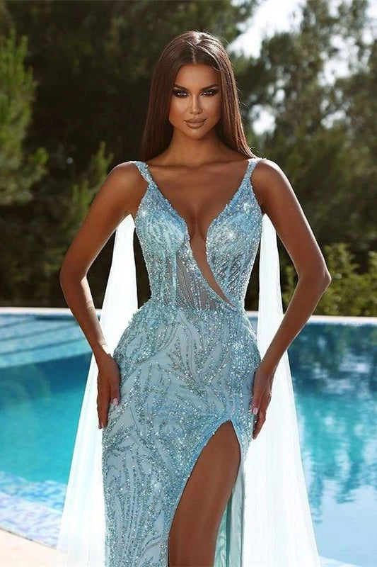 Vestido de fiesta de sirena con escote en V, lentejuelas y abertura en color azul cielo con tirantes finos y cuentas