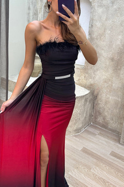 Wild Elegance Maxikleid mit Farbverlaufsdruck, Federbesatz, Gürtel und Schlitz 