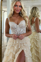 Abiti da sera in tulle color champagne a linea ad A con scollo a cuore e applicazioni