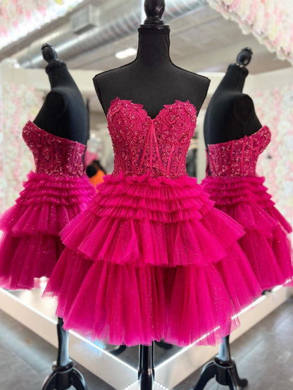 Vestido corto de encaje con escote en forma de corazón para regreso a casa