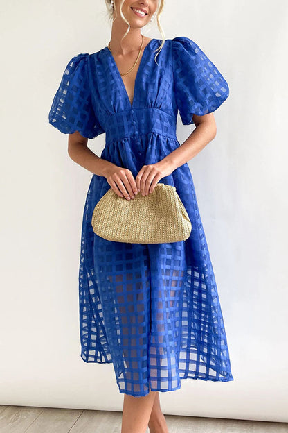 Remarkable Beauty – Midikleid aus quadratisch gemustertem Stoff mit Puffärmeln 