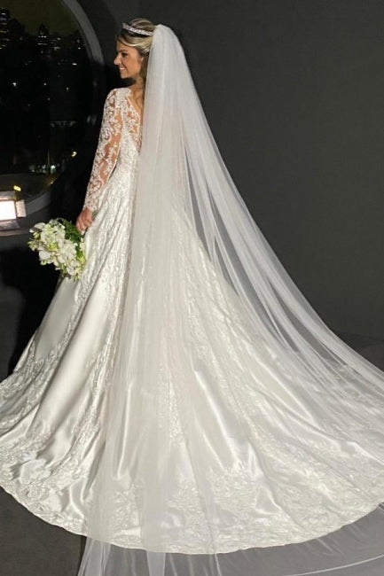 Charmantes A-Linien-Brautkleid in Weiß mit Spitze und Herzausschnitt und langen Ärmeln