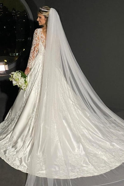 Charmantes A-Linien-Brautkleid in Weiß mit Spitze und Herzausschnitt und langen Ärmeln