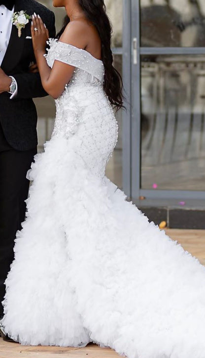 Bezauberndes schulterfreies Brautkleid in A-Linie mit Kapellenschleppe
