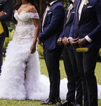 Incantevole abito da sposa a linea ad A con scollo a barca e strascico cappella