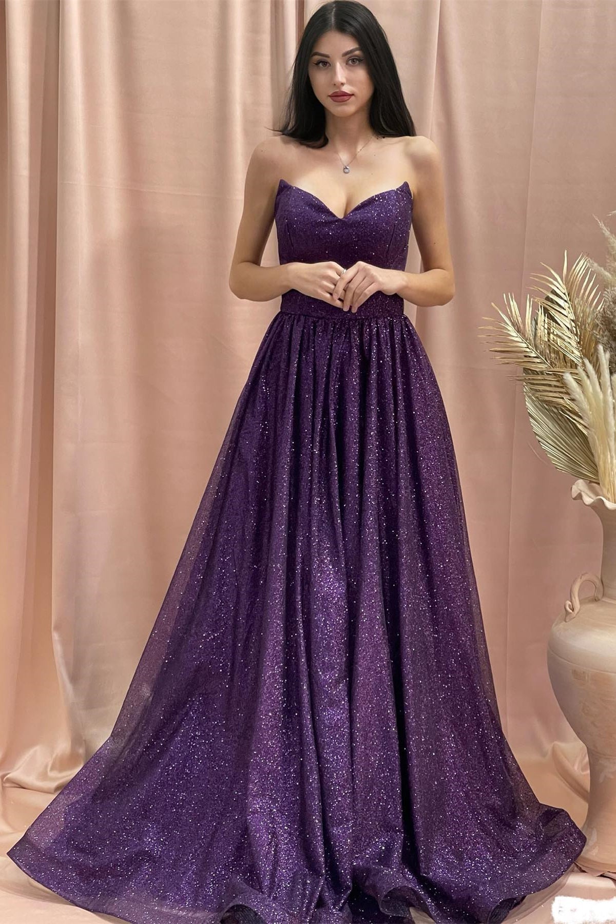 incantevole abito da sera in raso con paillettes, senza spalline, senza maniche, a linea ad A