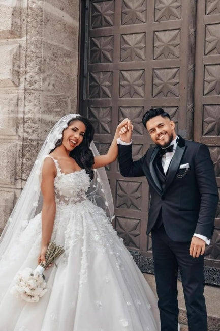 Encantador vestido de novia blanco sin mangas con encaje cuadrado y apliques
