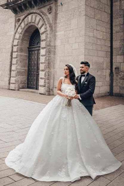 Encantador vestido de novia blanco sin mangas con encaje cuadrado y apliques