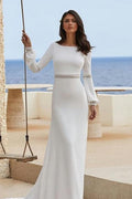 Abito da sposa bianco lungo in raso con maniche lunghe a colonna e applicazioni incantevoli