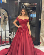 فستان زفاف ساحر بطول الأرض، بياقة قلبية، مكشوف الكتفين، بقصة على شكل حرف A، من الساتان مع تطريزات