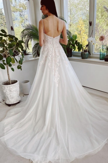 Robe de mariée en dentelle charmante, à bretelles spaghetti et coupe évasée