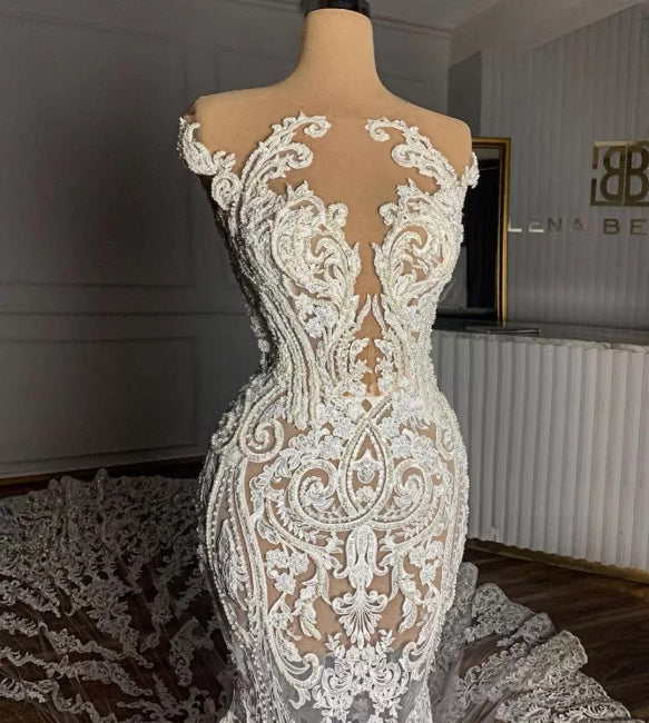 Abito da sposa senza maniche a sirena in tulle con applicazioni, incantevole come un giardino di gioielli