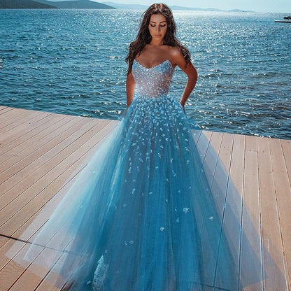 Bezauberndes langes trägerloses A-Linien-Ballkleid aus Spitzentüll