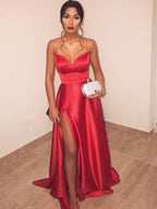 Charmantes langes A-Linien-Ballkleid aus Satin mit Herzausschnitt und Spaghettiträgern und seitlichem Schlitz