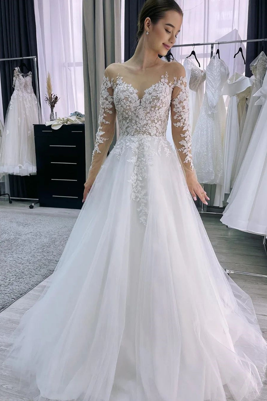 Robe de mariée charmante longue en tulle avec appliques et manches longues en ligne A