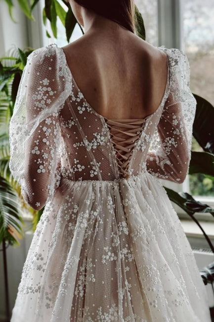 Robe de mariée longue ivoire charmante en ligne A avec manches longues en dentelle et fente
