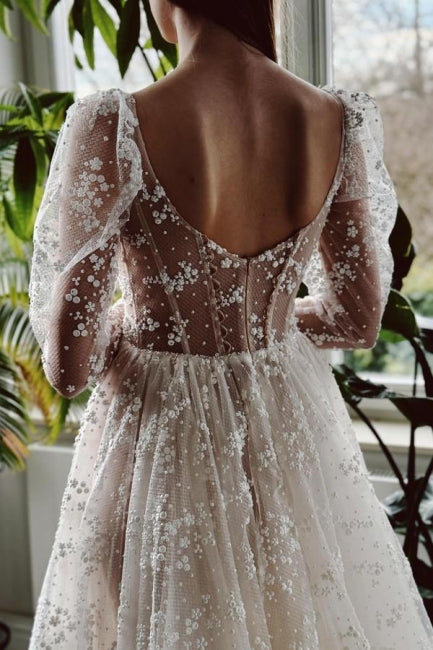 Robe de mariée longue ivoire charmante en ligne A avec manches longues en dentelle et fente