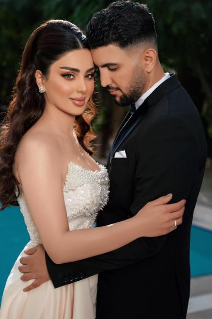 Incantevole abito da sposa lungo a sirena senza spalline con paillettes e perle