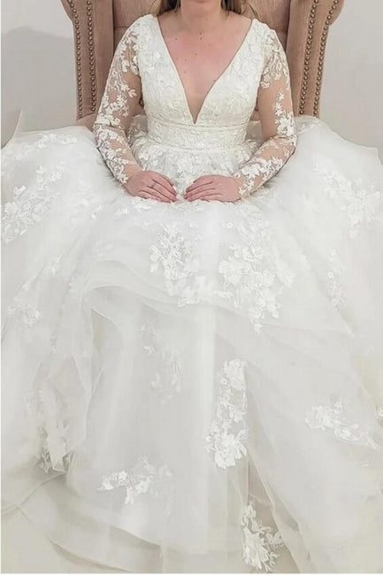 Robe de mariée charmante à manches longues, col en V, dentelle de jardin, coupe évasée