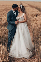 Encantador vestido de novia largo blanco de tul en forma de A, sin mangas y con encaje