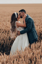 Encantador vestido de novia largo blanco de tul en forma de A, sin mangas y con encaje