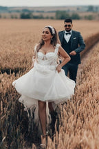 Encantador vestido de novia largo blanco de tul en forma de A, sin mangas y con encaje