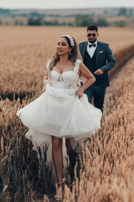 Encantador vestido de novia largo blanco de tul en forma de A, sin mangas y con encaje