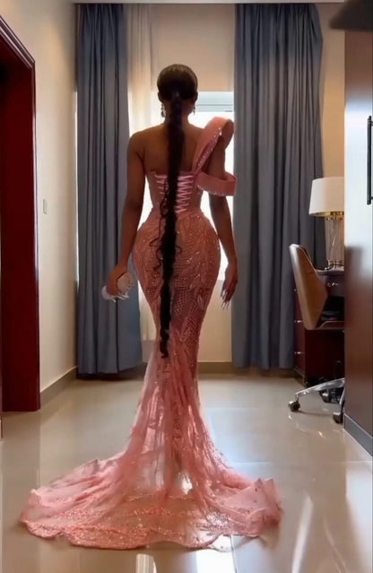 Vestido de fiesta de sirena con un solo hombro, encantador, con lentejuelas brillantes y escote en forma de corazón de perla.