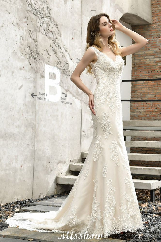 Charmantes Meerjungfrau-Brautkleid mit V-Ausschnitt und floraler Spitze, ärmellos, Sain-Kleid für die Braut