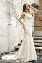 Charmantes Meerjungfrau-Brautkleid mit V-Ausschnitt und floraler Spitze, ärmellos, Sain-Kleid für die Braut