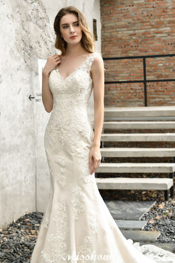 Charmantes Meerjungfrau-Brautkleid mit V-Ausschnitt und floraler Spitze, ärmellos, Sain-Kleid für die Braut